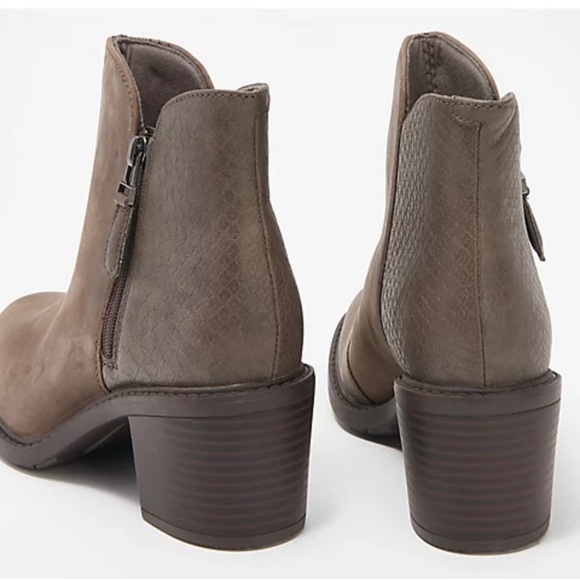 Clarks Collection Leather Heeled Ankle Boots “Scene Zip” Black 10 Wide - Picture 9 of 9